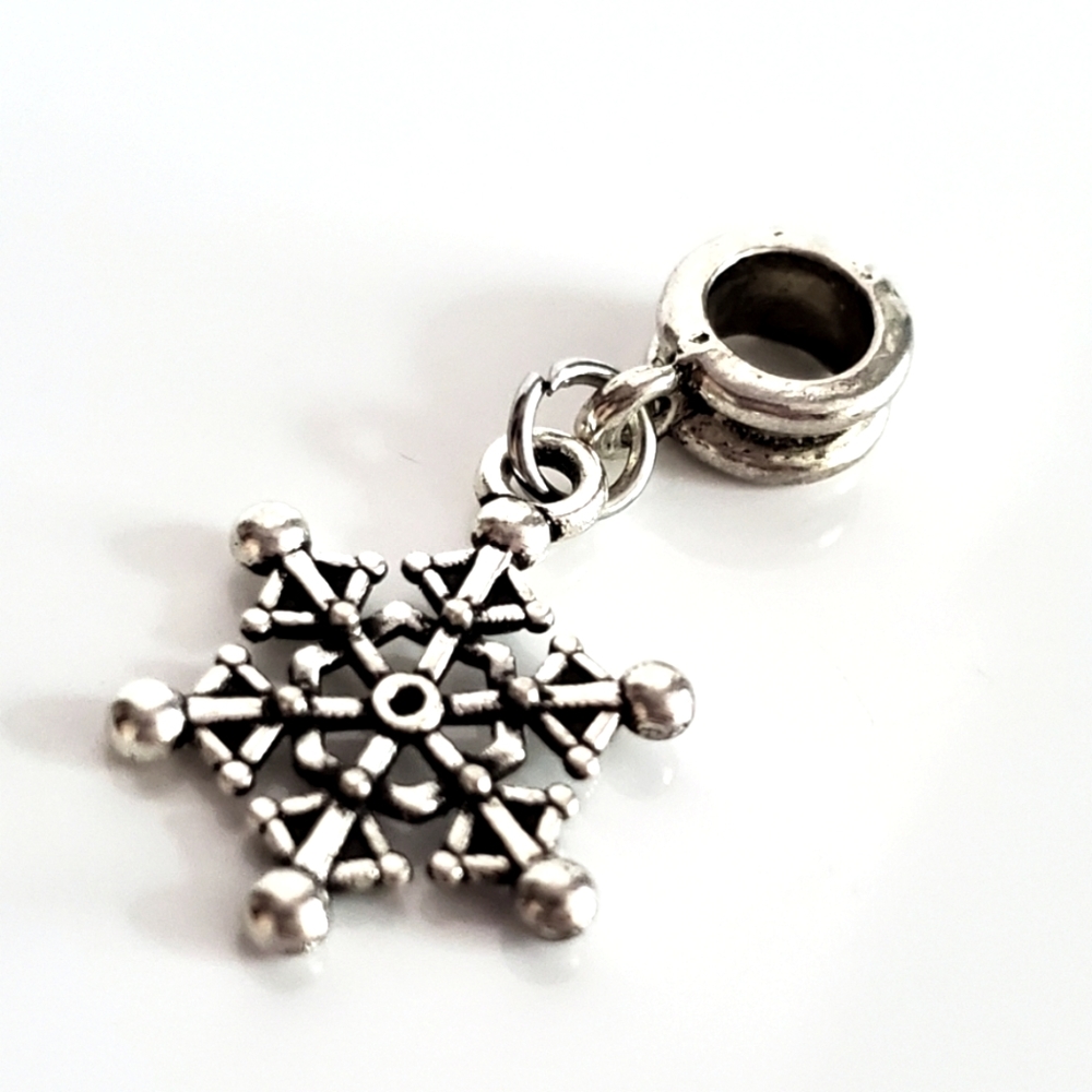 Charm pendant, SNOWFLAKE ❄